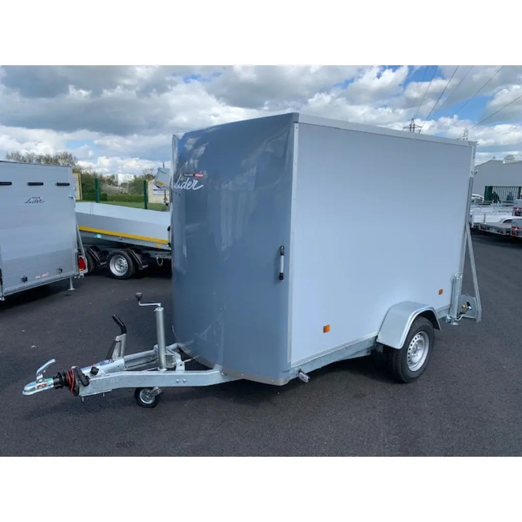 Remolque furgón Lider 42960 – Capacidad 1300 kg.