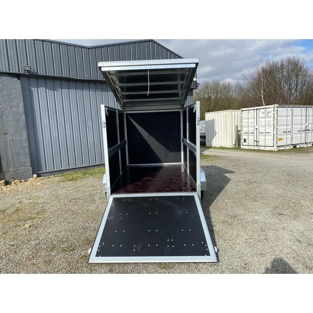 Remolque Furgoneta JALON JCC750 con una Capacidad de 750 kg MMA